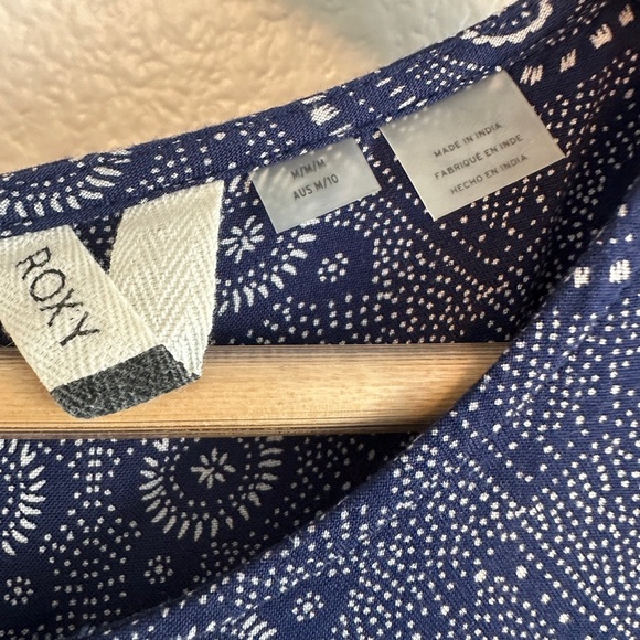 Blue Patterned Sleeveless Dress - Picture 2 of 3